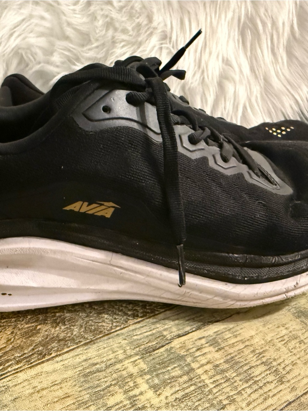 Used Avia Women’s Black and White Athletic Sneakers with Gold Logo